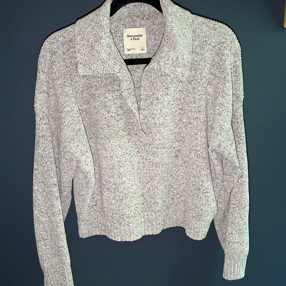 Abercrombie & Fitch Light Gray V‑Neck Collared Pullover Sweater